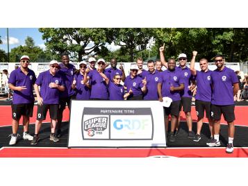 Les arbitres ayant participé à la formation 3X3 lors du tournoi central de Paris - Photo : FFBB Les arbitres ayant participé à la formation 3X3 lors du tournoi central de Paris