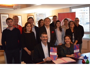 Le président de la FFBB, Jean-Pierre Siutat et la directrice générale du CNDS, Armelle Daam ont signé aujourd'hui une convention historique