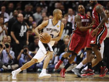 Tony Parker et les Spurs ont asphyxié le Miami Heat - Photo : Presse Sports/FFBB