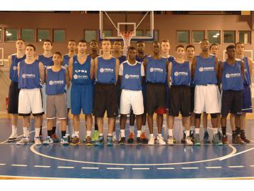 Les jeunes joueurs qui participent cette semaine au stage de sélection à l'INSEP - Photo FFBB
